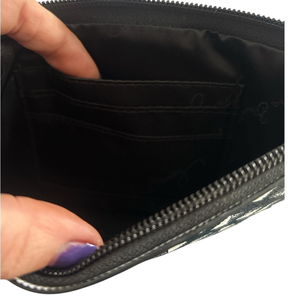 VERA BRADLEY TASSEL WALLET BLACK WHITE  FAUX LEATHER WRISTLET NWT - Picture 2 of 7